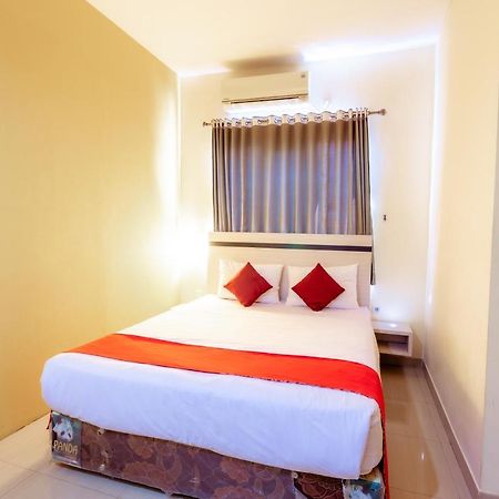 Pratisarawirya Guesthouse By Ecommerceloka スラバヤ エクステリア 写真