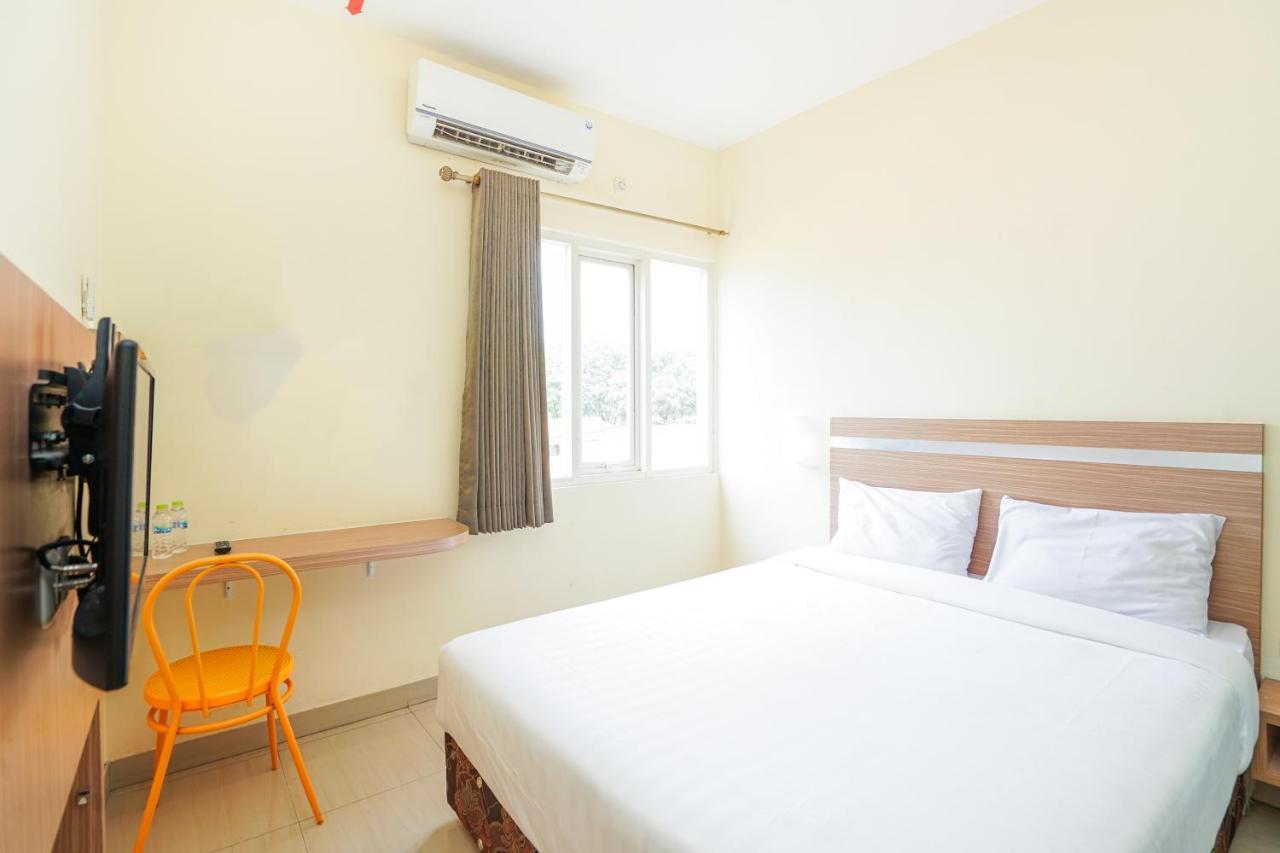 Pratisarawirya Guesthouse By Ecommerceloka スラバヤ エクステリア 写真