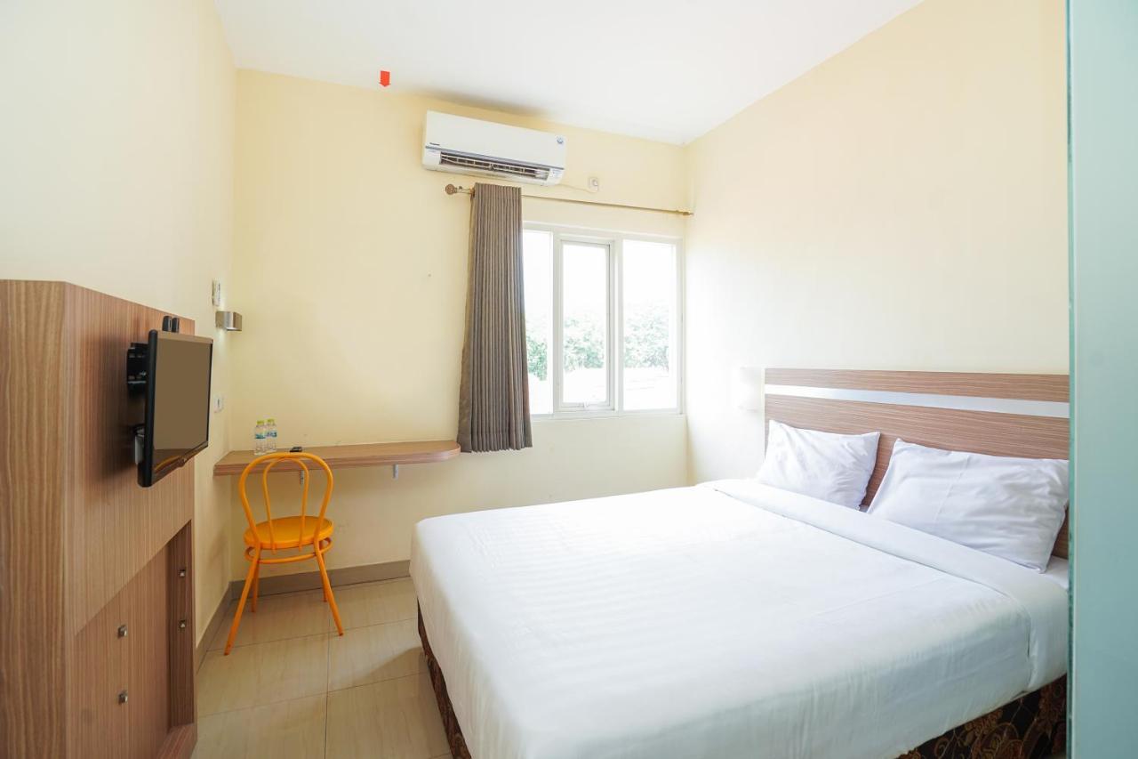 Pratisarawirya Guesthouse By Ecommerceloka スラバヤ エクステリア 写真