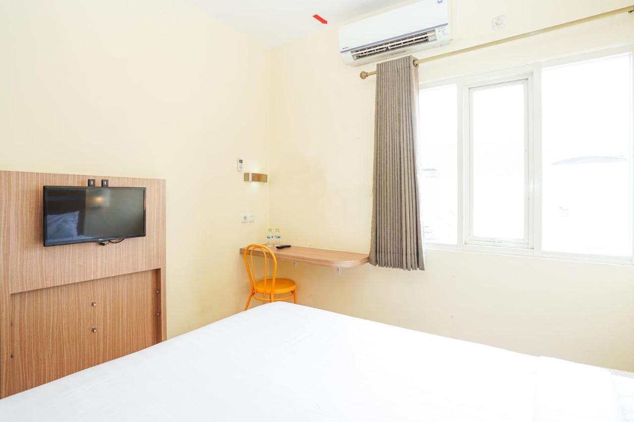Pratisarawirya Guesthouse By Ecommerceloka スラバヤ エクステリア 写真
