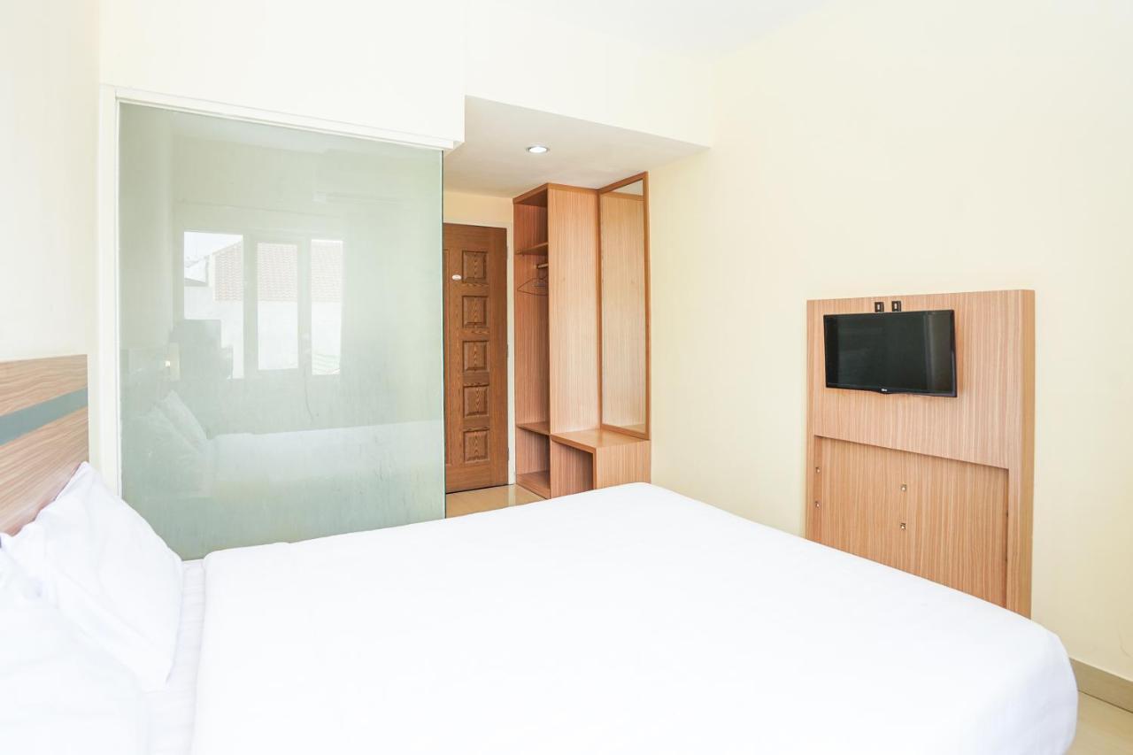 Pratisarawirya Guesthouse By Ecommerceloka スラバヤ エクステリア 写真