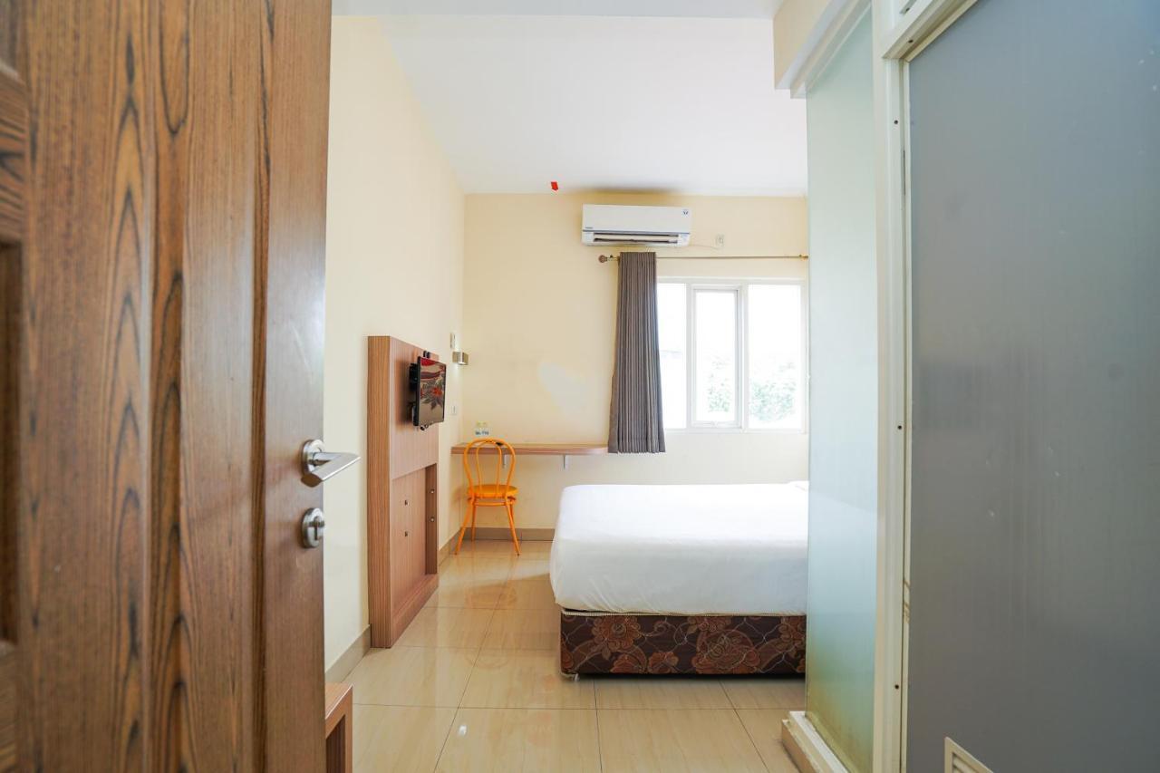 Pratisarawirya Guesthouse By Ecommerceloka スラバヤ エクステリア 写真