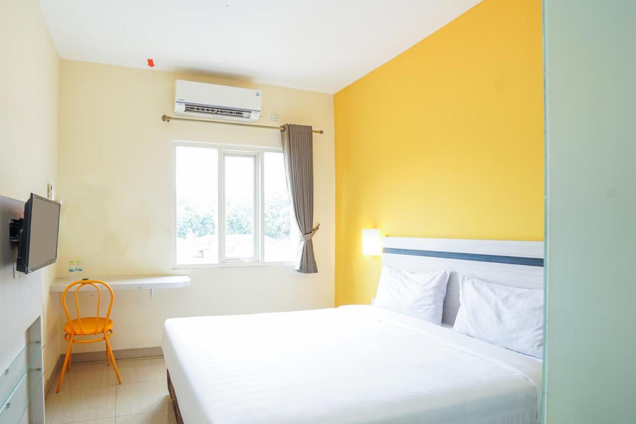 Pratisarawirya Guesthouse By Ecommerceloka スラバヤ エクステリア 写真