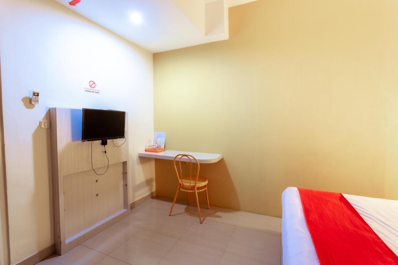 Pratisarawirya Guesthouse By Ecommerceloka スラバヤ エクステリア 写真