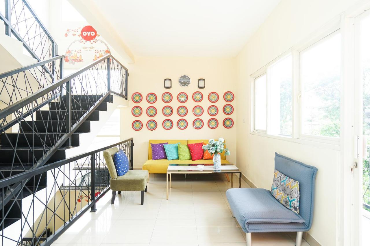 Pratisarawirya Guesthouse By Ecommerceloka スラバヤ エクステリア 写真