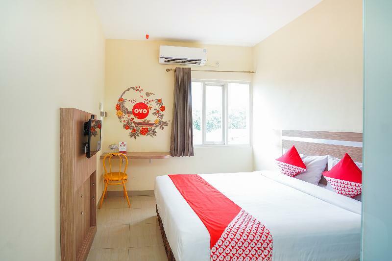 Pratisarawirya Guesthouse By Ecommerceloka スラバヤ エクステリア 写真